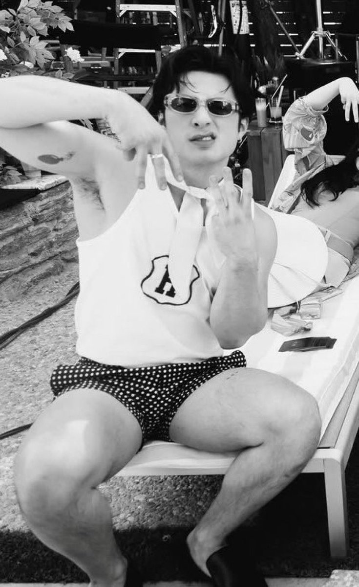 sarah 🏒 tweet media