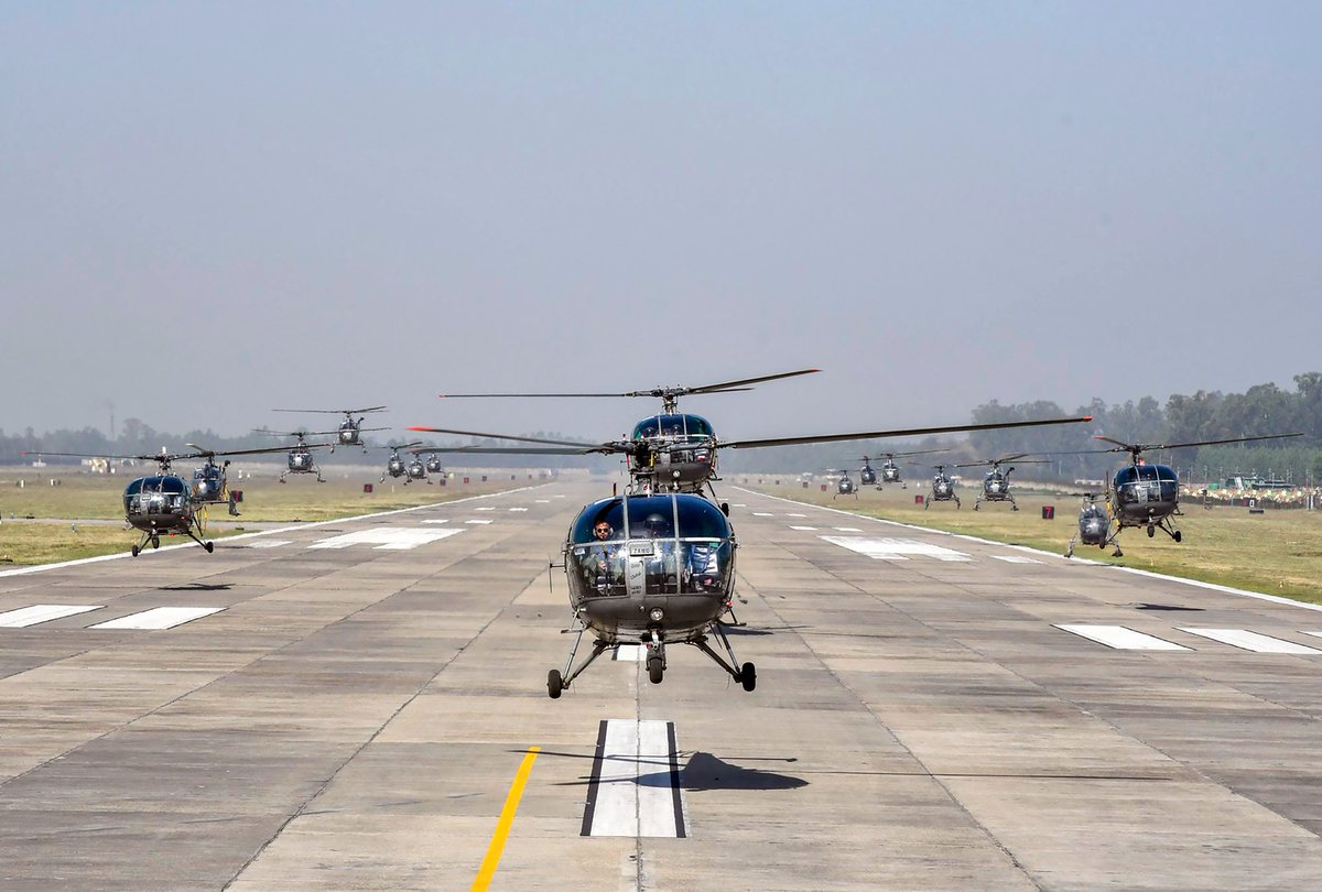 airnewsalerts's tweet image. #NewDelhi: Indian Air Force helicopters of 132 Helicopter Unit, 'The Hovering Hawks', in formation flight as the unit marks 40 years of service and achieves 100% serviceability of its 16-aircraft Chetak/Cheetah fleet.

@IAF_MCC