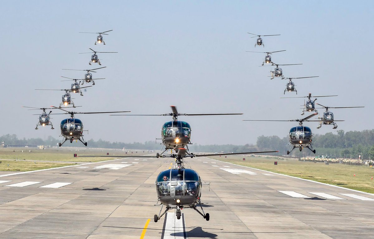 airnewsalerts's tweet image. #NewDelhi: Indian Air Force helicopters of 132 Helicopter Unit, 'The Hovering Hawks', in formation flight as the unit marks 40 years of service and achieves 100% serviceability of its 16-aircraft Chetak/Cheetah fleet.

@IAF_MCC