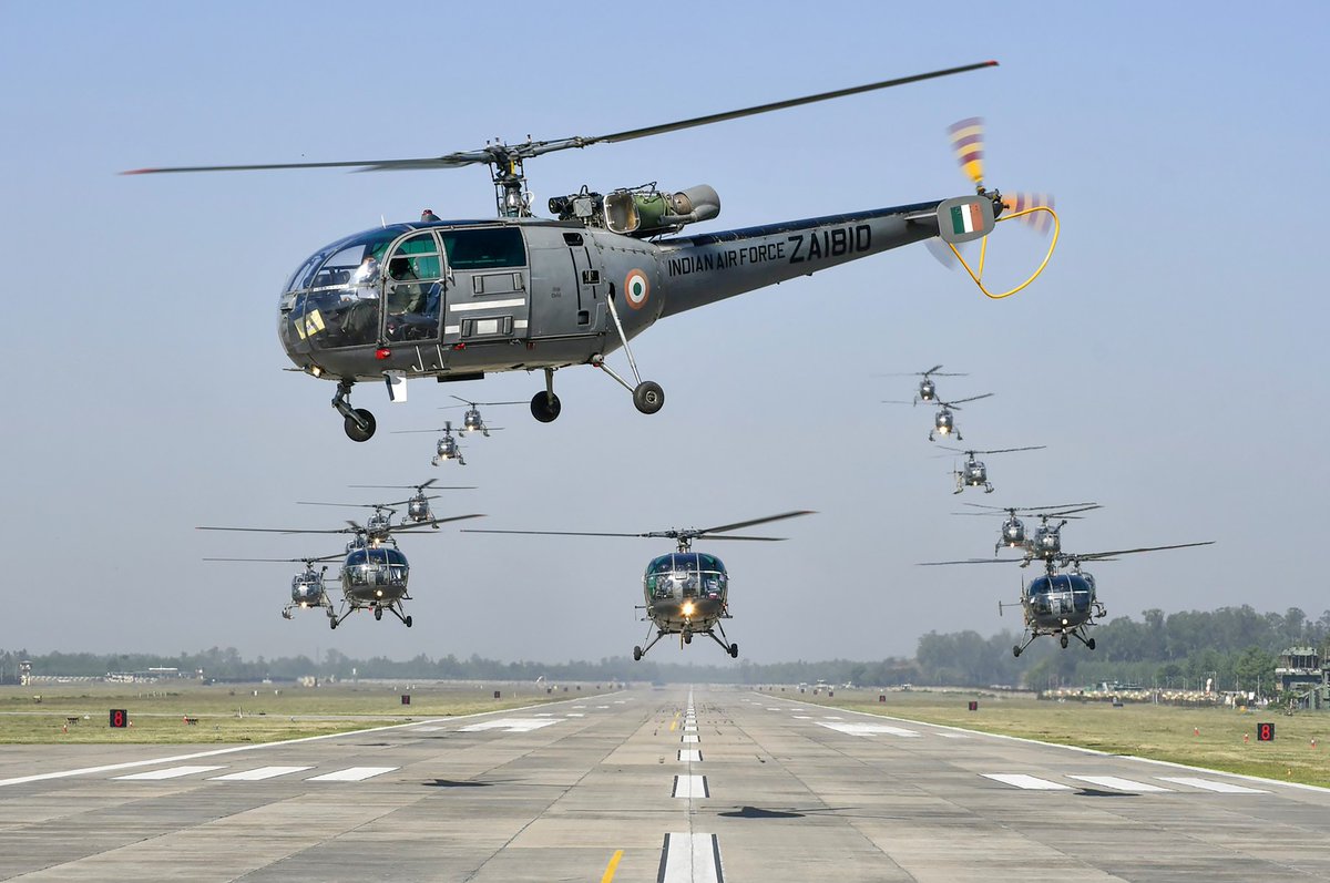 airnewsalerts's tweet image. #NewDelhi: Indian Air Force helicopters of 132 Helicopter Unit, 'The Hovering Hawks', in formation flight as the unit marks 40 years of service and achieves 100% serviceability of its 16-aircraft Chetak/Cheetah fleet.

@IAF_MCC