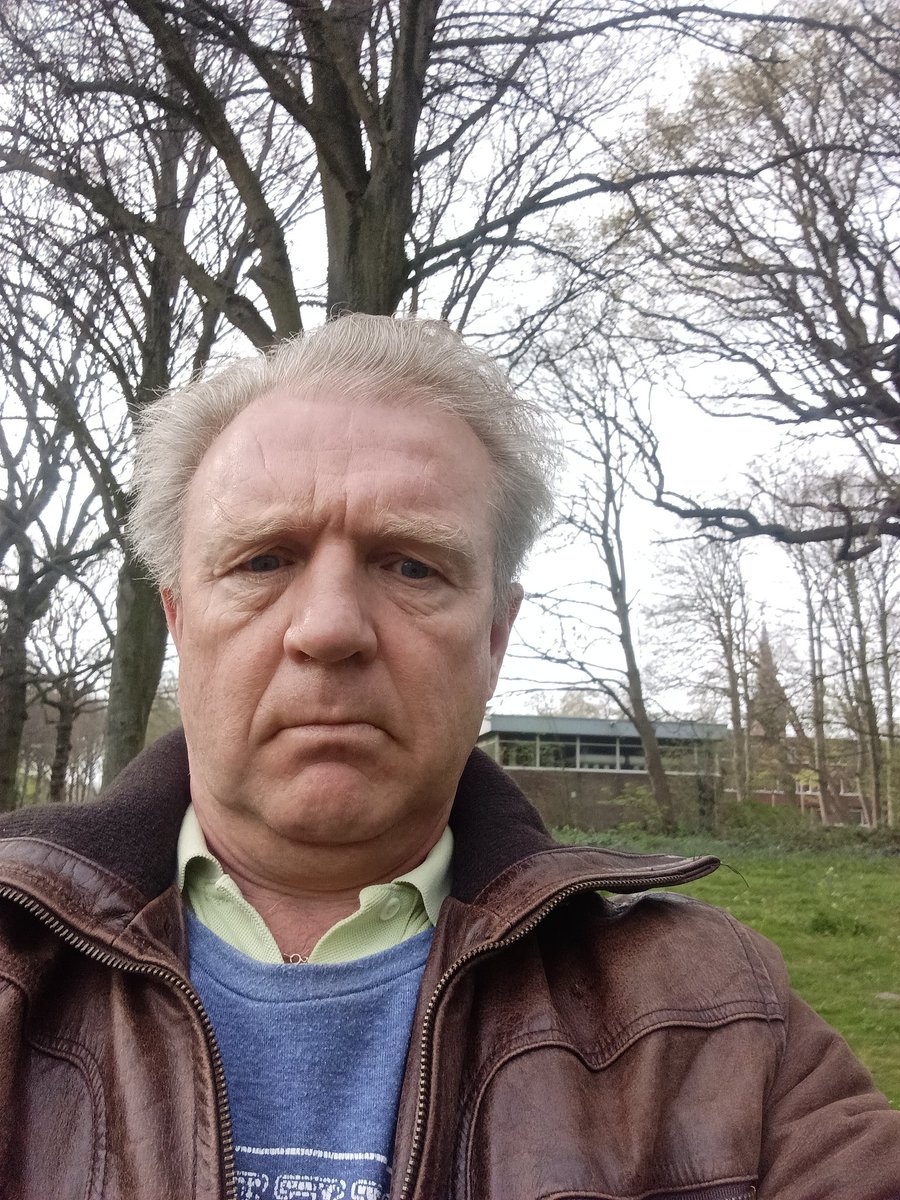 Hallo okay!!!den haag vandaag!!! vrijwilligerswerk produktie gedaan!!!alles goed!!!alle roddel laster stalk en meer etc!!!allemaal niks van waar!!!daaaaaag!!!goed weekend aan vrienden!!!nah!!!