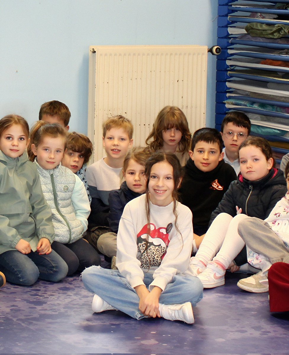 Ce matin, Camille était à Landéan (35133), pour présenter son association et parler des distributions de sourires, aux élèves de l'école Notre-Dame.

École qui, cette année, a choisi l'association de notre jeune guerrière, pour leur action de Carême "Bol de riz"

Merci aux jeunes
