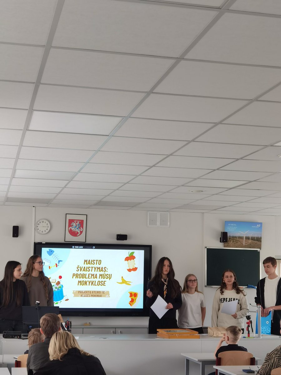 DarjaDankina's tweet image. 🎉 It was a great honor to open a wonderful student conference at Vilnius Žemyna Gymnasium, present my talk on paleontology in Lithuania 🦴🌍, and lead a hands-on workshop on 3D fossil creation 🧬🖨️ together with Neringa Gastevičienė✨🎓🙌
#school #conference #vilnius