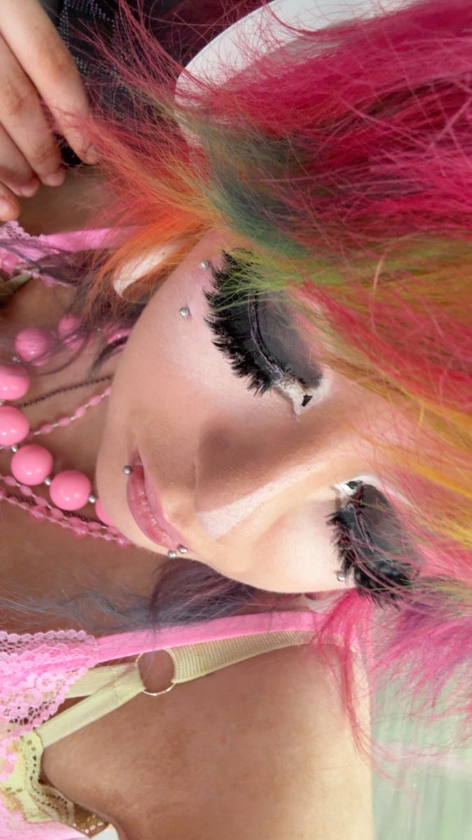 john gyaru🍌 tweet media