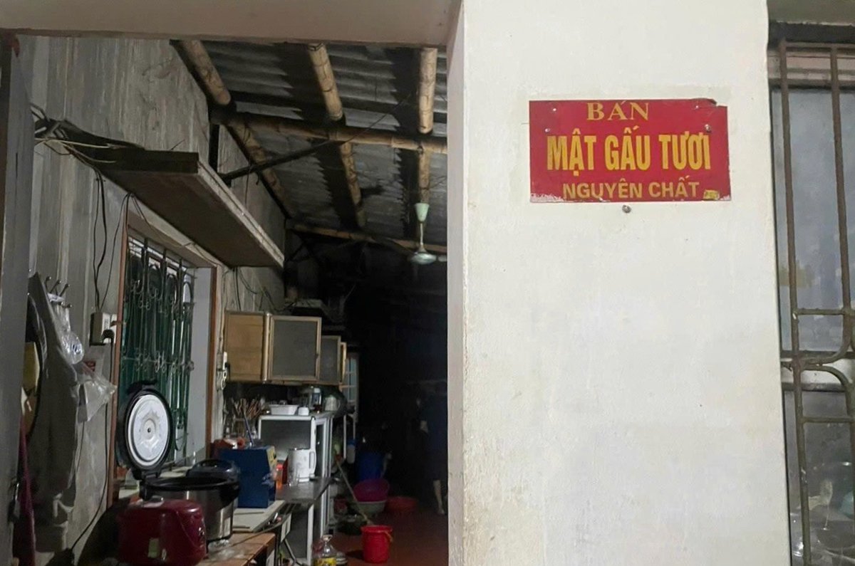 edu4naturevn's tweet photo. Ninh Binh: Bear Bile Ad Removed 🐻

Authorities acted on an ENV report to remove a bear bile sign and work with the owner to stop the practice.

Another step toward ending the trade. 🌿 #wildlifeprotection #endwildlifetrafficking #bearprotection #envvietnam https://t.co/rf2J7QmYI0