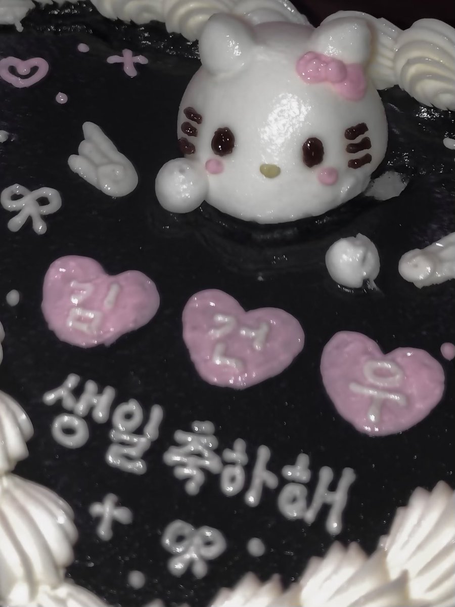 ___________me1_'s tweet photo. 𝜗𝜚.˚⋆ 김건우 생일축하해 ⟡.·𐙚 ‌˚
 #happygeonwooday  #우리의_벚나무_건우야_생일축하해 #Blooming23WithGeonwoo https://t.co/1lorikJAHp