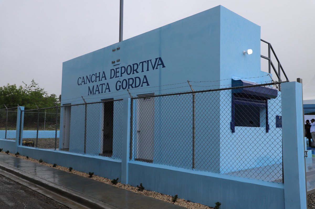 egehidrd's tweet photo. EGEHID entrega cancha deportiva a comunidad de Paya, en Baní. 

Más del contenido en https://t.co/1qBZKublzN
#Egehid ¡La energía sostenible del país! https://t.co/0rPtkCMzcq