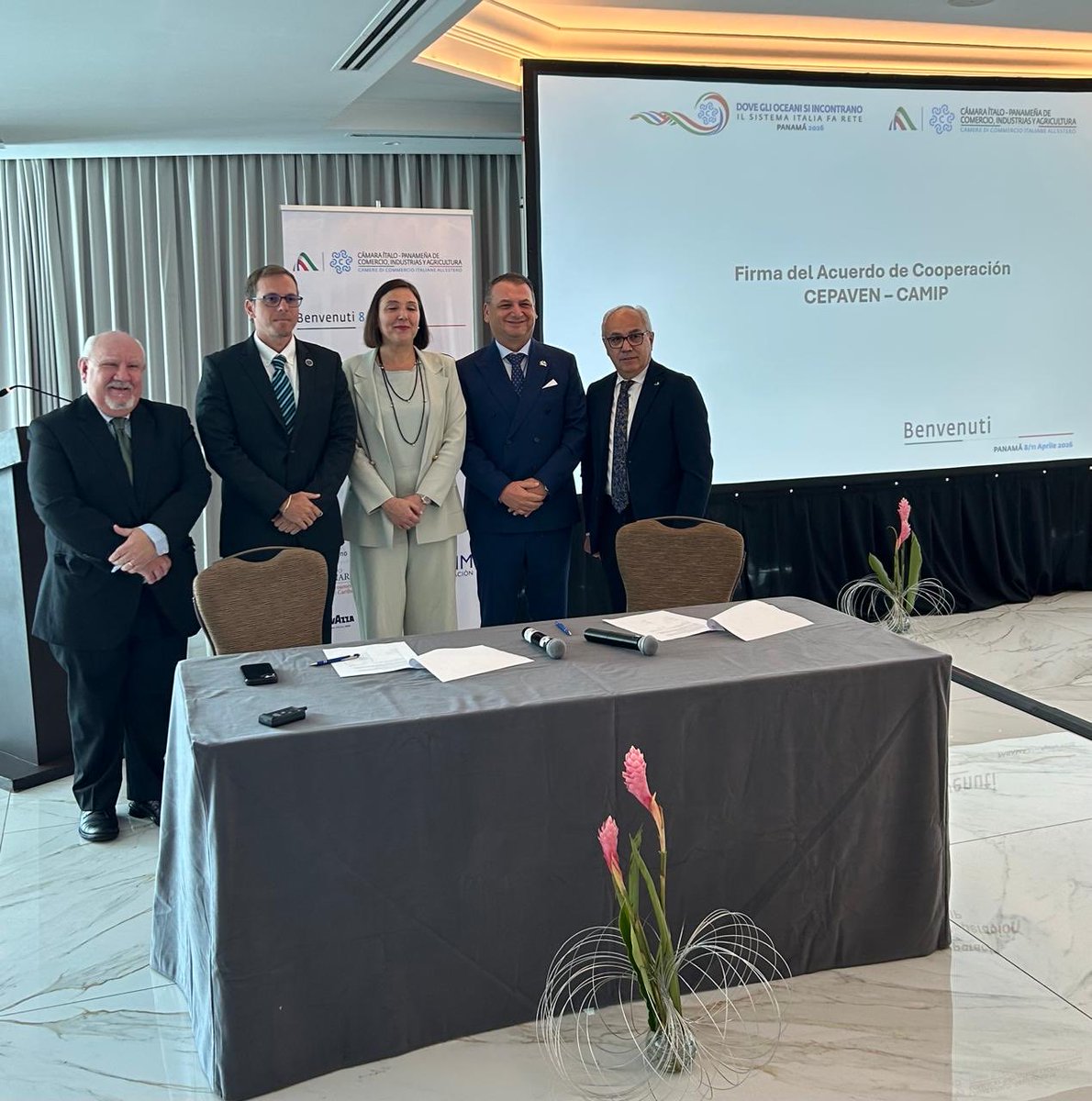 Un honor acompañar la firma de este Acuerdo. La relacion historica de Italia plasmada en el apoyo de experiencia y conocimiento de las camaras de empresas italiana a la joven y prometedora Camara Venezolano Panameña @giudittagiorgio @OIM_LAC@oimitalia