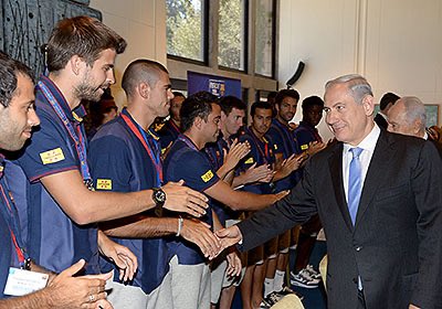 Wond005's tweet photo. @marcoshendricks @theMadridZone @diarioas Like this? 🫵🫵😭😭 https://t.co/tDpEi3440D