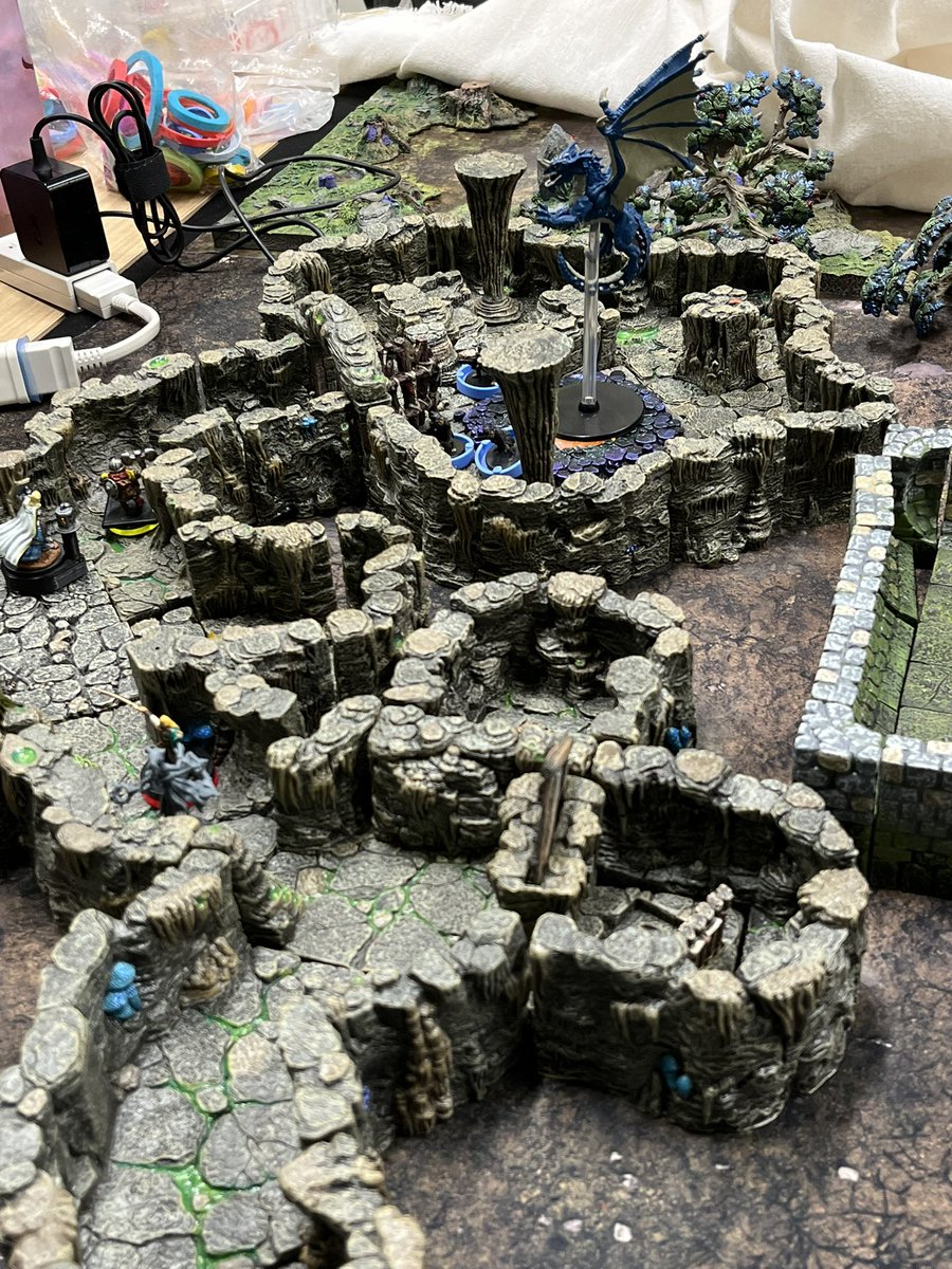 miyakami_00's tweet image. さて6末開催予定のショートキャンペーンは何人集まるかねぇ…
と言っても募集人数は最大5人やけどな。
(’A`) PLｶﾞ3ﾆﾝｼｶｱﾂﾏﾗﾝｶｯﾀﾄｷﾊﾁｭｳｼﾃﾞ…
※添付画像は過去セッションから抜粋
#dwarvenforge #dnd #trpg #テレイン #ダンドラ