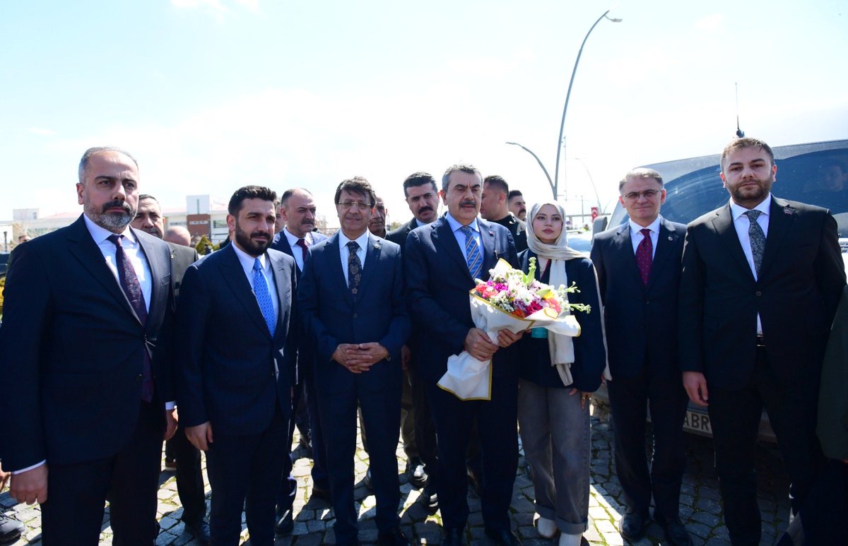 hamzasgnc's tweet photo. 📍İhtisas Akademi

Türkiye Yüzyılı Maarif Modeli ışığında, geleceğin yetkin nesillerini yetiştirme gayesiyle gerçekleştirdiğimiz İhtisas Akademi programımızı; Millî Eğitim Bakanımız Sn. Yusuf TEKİN Genel Başkanımız Sn. @ibrahim_besinci ve Genel Başkan Yardımcılarımızın teşrifleriyle tamamladık. 🇹🇷

Eğitimde köklü bir gelecek için durmadan çalışmaya devam ediyoruz. 📚