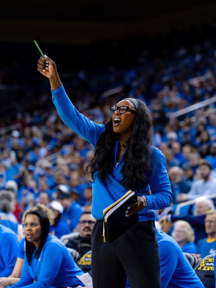 MADEHoopsGirls's tweet photo. From Aurora to Westwood: Three former Colorado high school stars - Lauren Betts, Sienna Betts, and assistant coach Michaela Onyenwere - followed the path from Grandview High to a National Championship at UCLA. 

By @rowanschaberg for MADE Society:

https://t.co/mIHApuRYZb https://t.co/SJzP3VYcaS