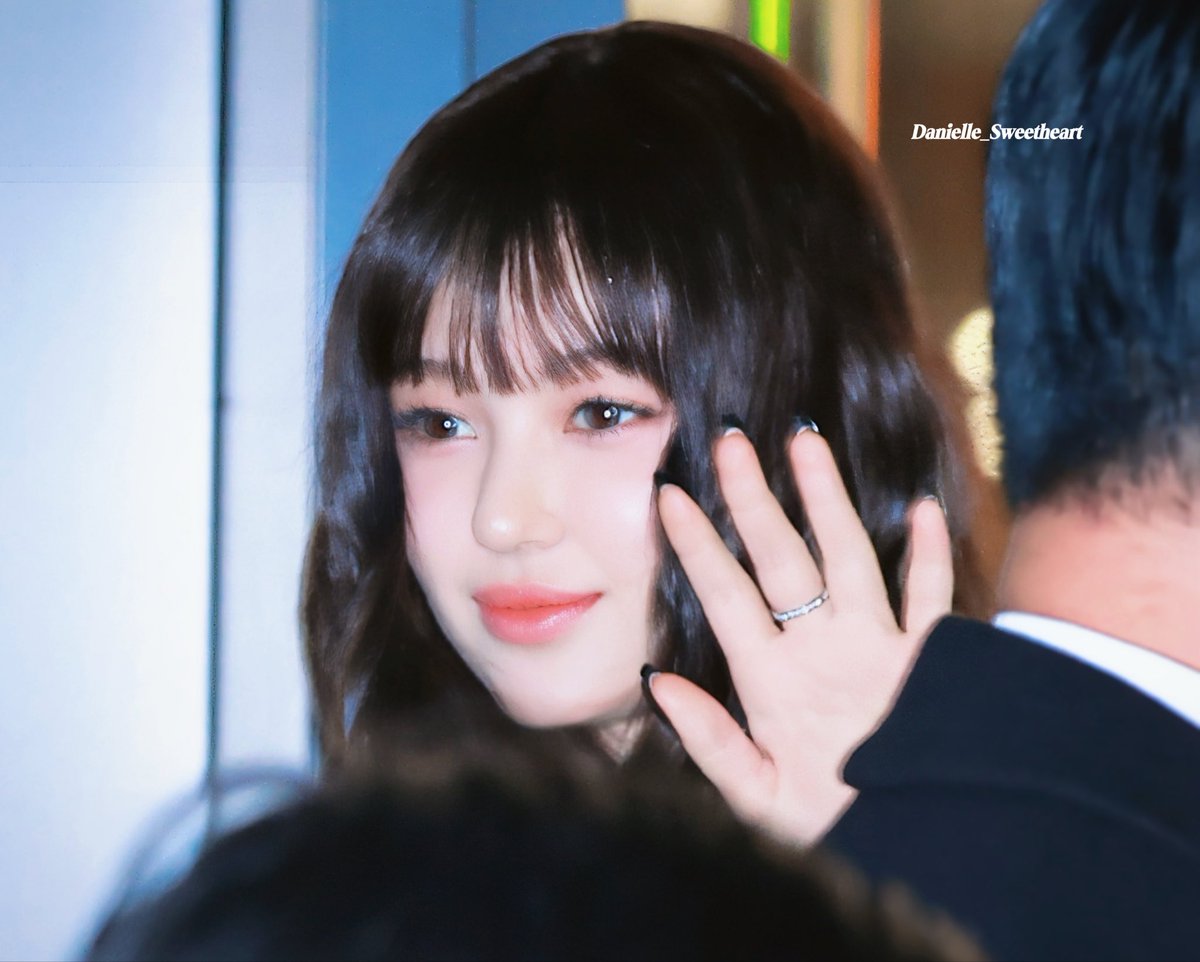 241128 
다니 공주 생일 축하해! 💛🎂👑

#버니즈는_언제나_다니편
#21sweetlikedanielle 
#standbydanielle