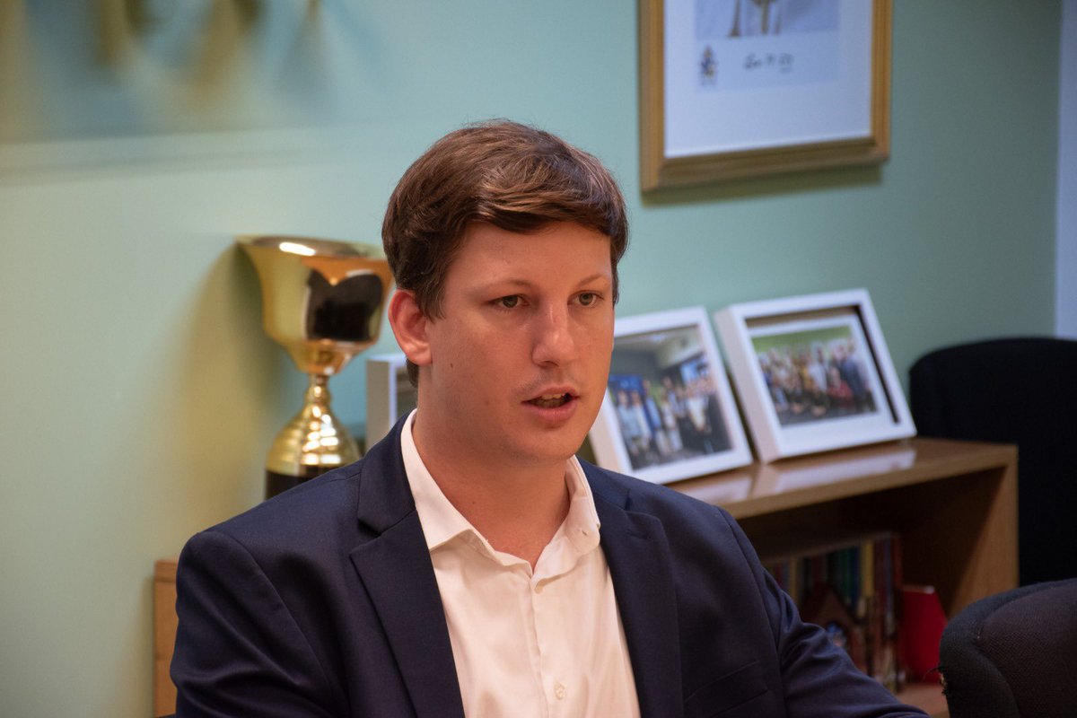 Escuela de Política y Gobierno - UCA tweet media