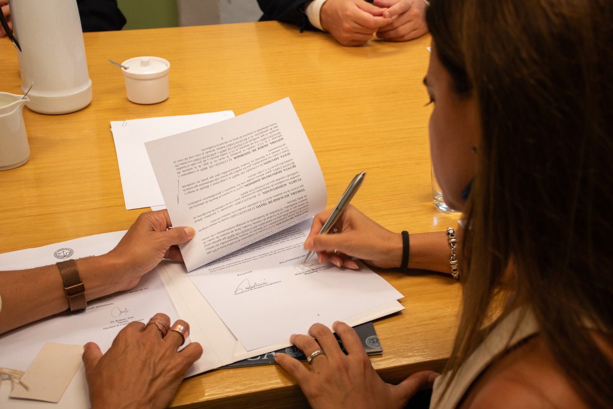 Escuela de Política y Gobierno - UCA tweet media