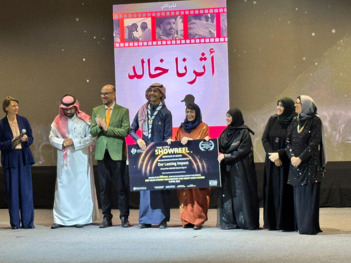 كلية الاتصال والإعـلام tweet media