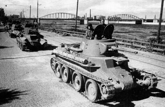 Tank_Archives's tweet image. By 1945 the Red Army possessed hundreds of tanks that were too old to be used in battle and not cost effective to keep around for training. #OTD in 1945 Marshal Fedorenko asked Stalin for permission to dispose of these tanks once they were worn out. #tanks #history #WW2 #WWII