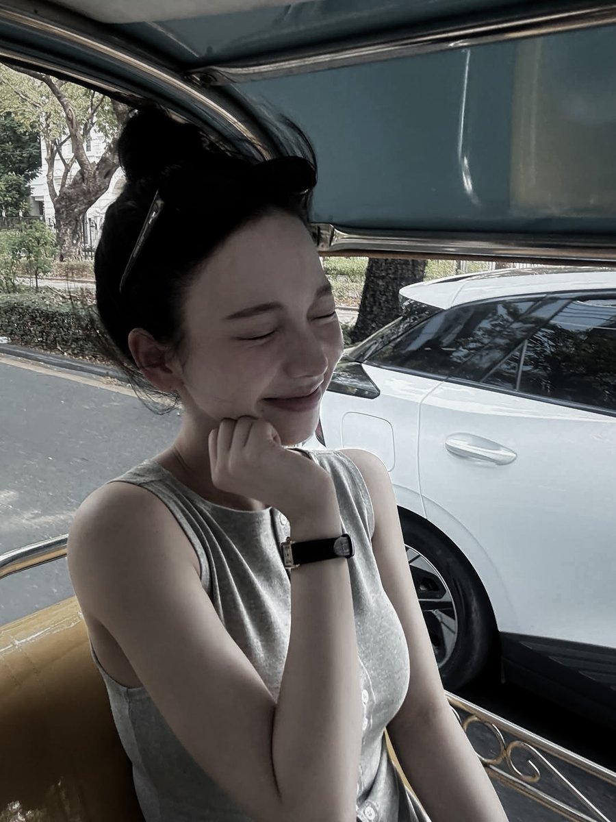 zuyeocn's tweet photo. Happy Birthday. May your day be slow, beautiful, and filled with exactly what makes you smile. https://t.co/G83TVgq6qL