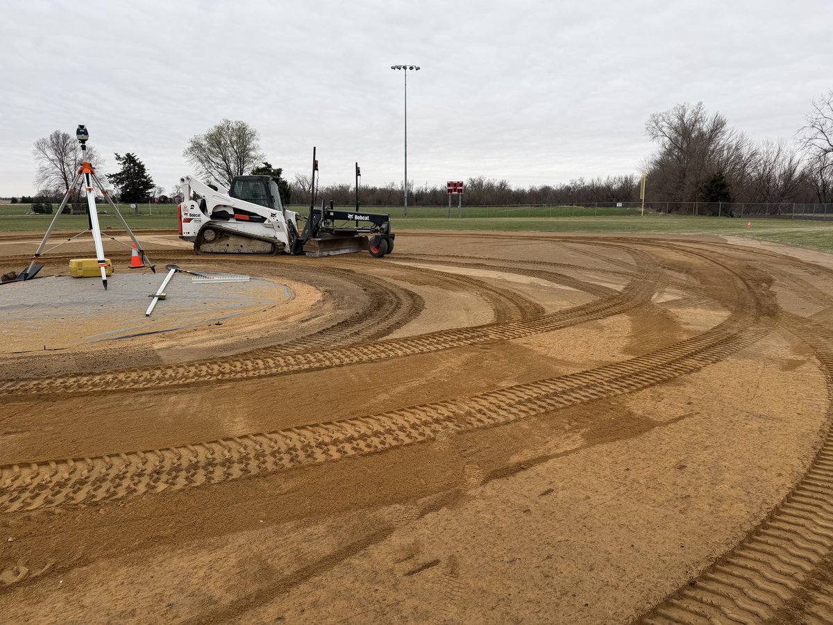 _GroundedTurf's tweet photo. Beaver Crossing Baseball Field Renovation ⚾️

Full infield overhaul:
• Batter’s boxes &amp; mound rebuilt
• Clay bricks + new home plate
• 16 base anchors reset
• 100+ tons of aglime
• Full till &amp; Laser grade + 5 tons calcine conditioner to finish https://t.co/2gSwqJOOeM