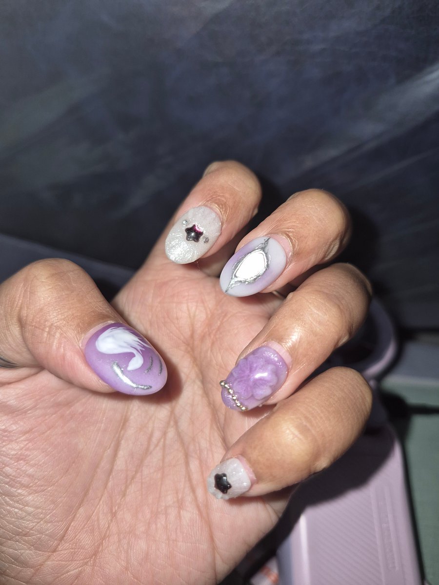 chatea_'s tweet photo. Got this set last year same timing with my crazy in love ones but just wearing it today for tomorrow's concert lol.

As always, set from dearest @BillsDoesNails! (tema konsernya biru putih padahal lol) isn't it just the PRETTIEST https://t.co/l7bvfoRHld
