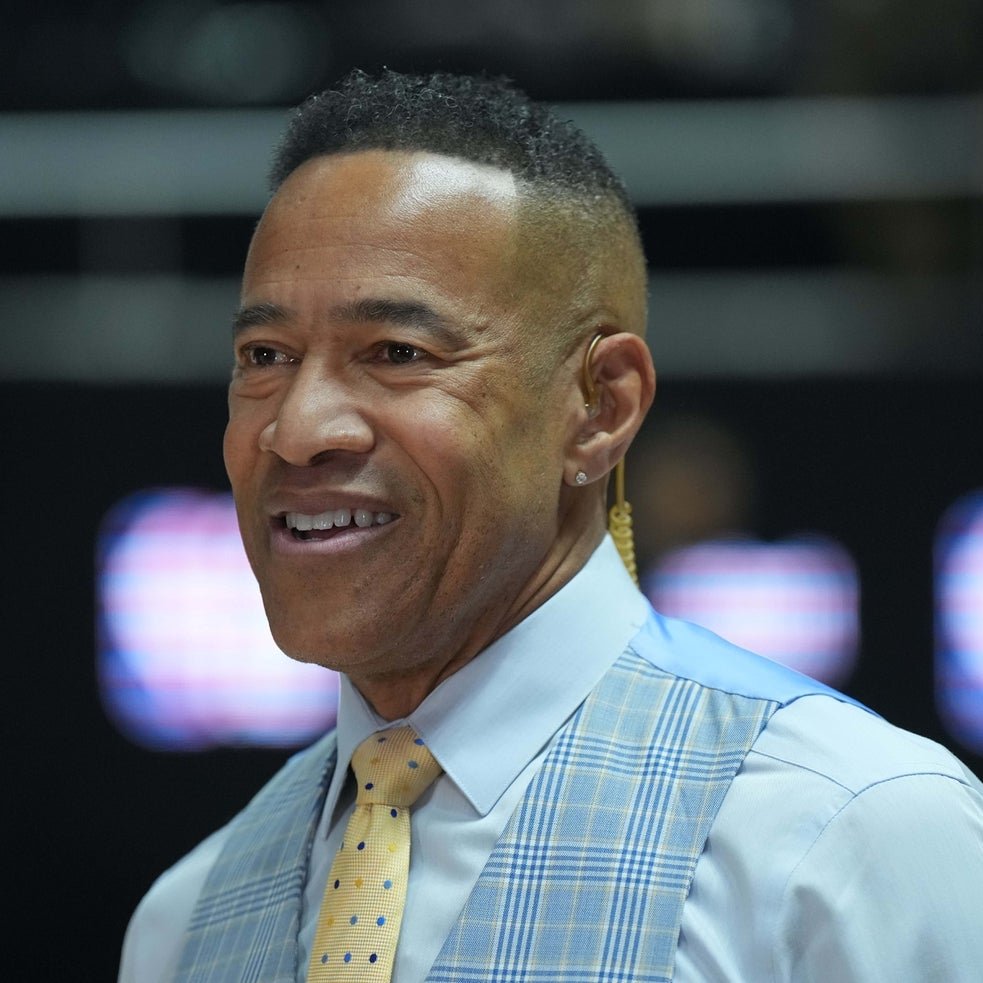 ClutchPoints's tweet image. Mark Jones will call his final NBA game for ESPN this Sunday, per @TheAthletic.

He is leaving the network after 36 years.