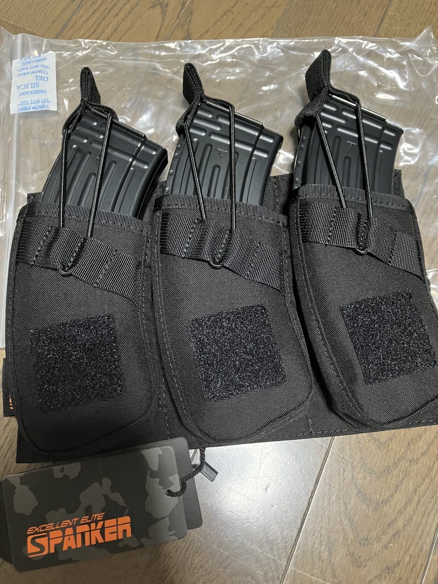 3939_sabage's tweet image. おわー！
3連でコスパ良いAKのマガジンポーチ探してたんだけど、やっと良いの見つけた…😆
これで¥2190…🍀
ホントはファストマグ欲しかったんですけど高くて…
#東京マルイ #AKM