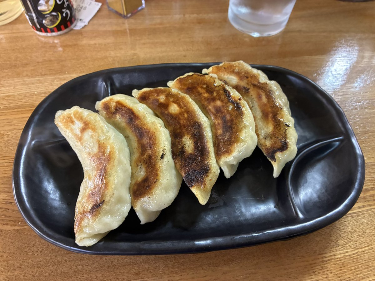 大勝軒

魚介のつけ汁が疲れた身体に沁みる😚
餃子もジューシーでうまし！！🥟