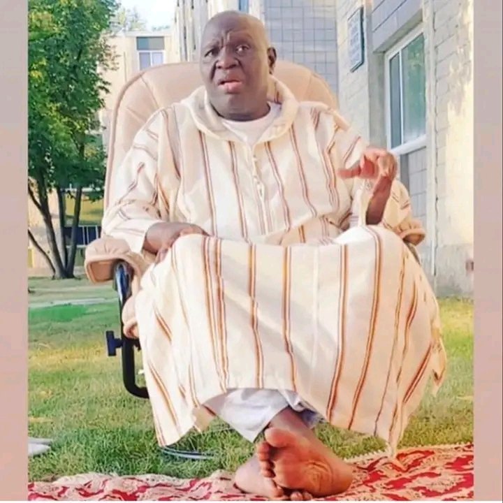 AbdouazizeNdia2's tweet image. Baye Ndiaga Diop Baye Fall jàmbaari Maam Seex Ibra ji yalna Yàlla dolli ko yërmànde la njéggal barbeb Boroom Touba 🙏❤️ 

#galsen #team221 #senegalaise #galsen221 #galeriemouride