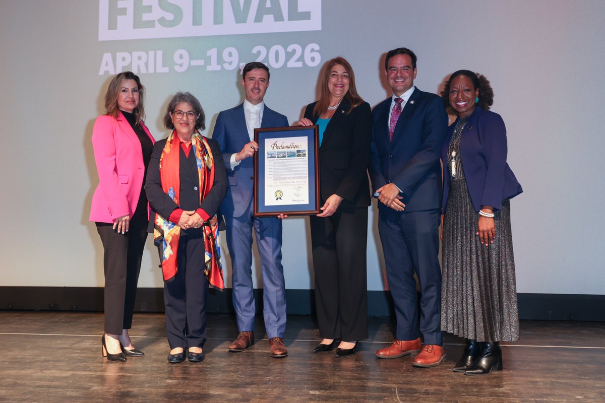 Miami Dade College tweet media