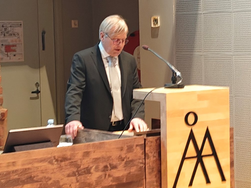 KyostiVarri's tweet photo. Intressant #disputation igår vid @AboAkademi i Vasa när Stefan Kula disputerade. Avhandlingen i pedagogik handlar om framtidens gymnasieutbildning. #gymnasiet #lukio @AboAkademi https://t.co/kHQqQJy8JW https://t.co/Gg4bLGe2aD
