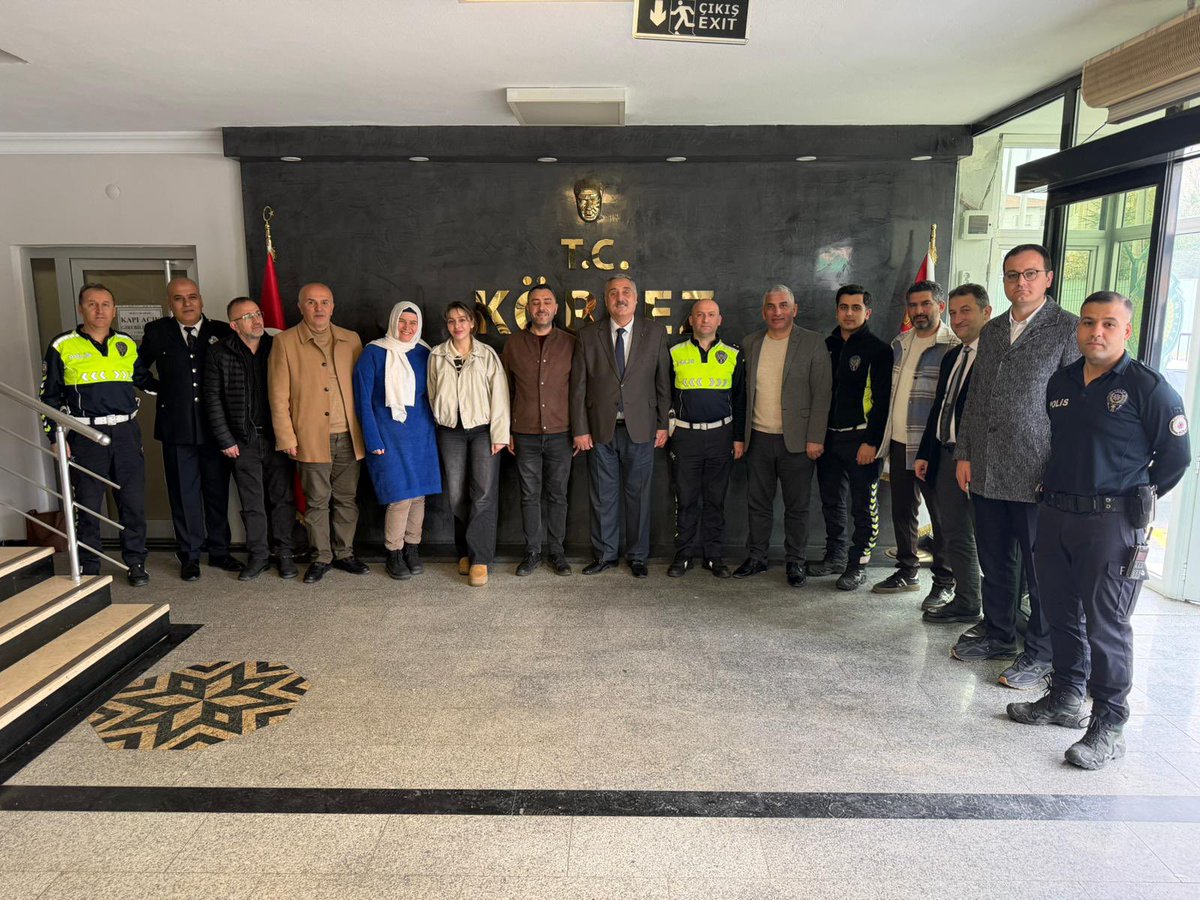 ahmetonal2541's tweet photo. Polis Haftası dolayısıyla, Körfez İlçe Emniyet Müdürlüğü’nü ziyaret ederek İlçe Emniyet Müdürümüz Sn. Erhan Soylu ile bir araya geldik.

Tüm emniyet mensuplarımıza başarılar diliyoruz. Ayaklarına taş değmesin 🇹🇷 https://t.co/7Qh1T5d7kA