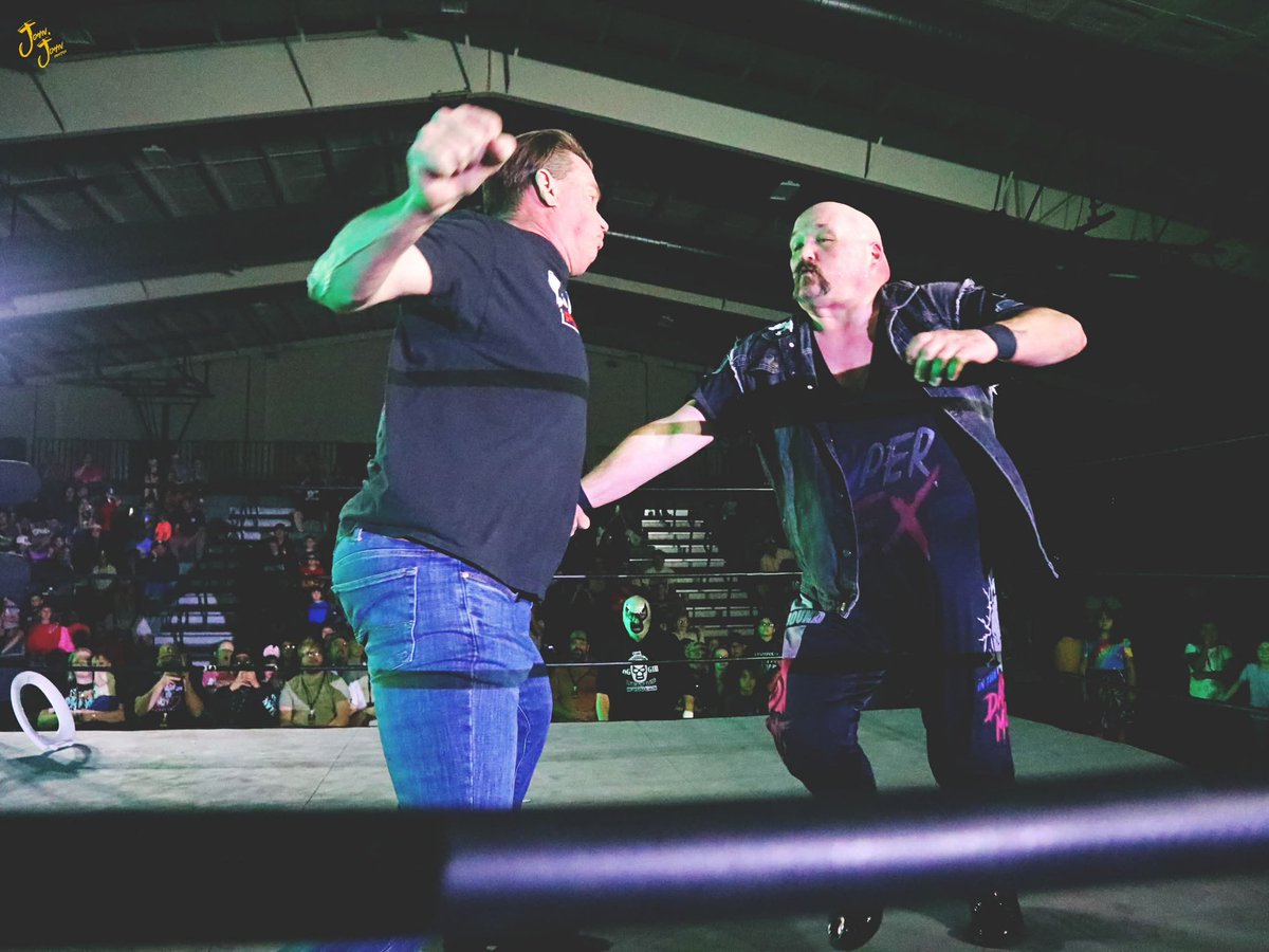 TheSuperTex's tweet photo. How last weekend went at @360ProTX with @JCLayfield trying to take my head off… again. 
📸: @johnjohnsphotos https://t.co/kRw5LyoG48