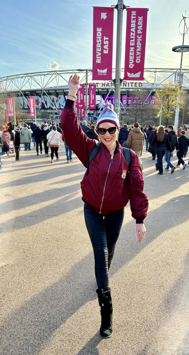 Dawn Neesom tweet media