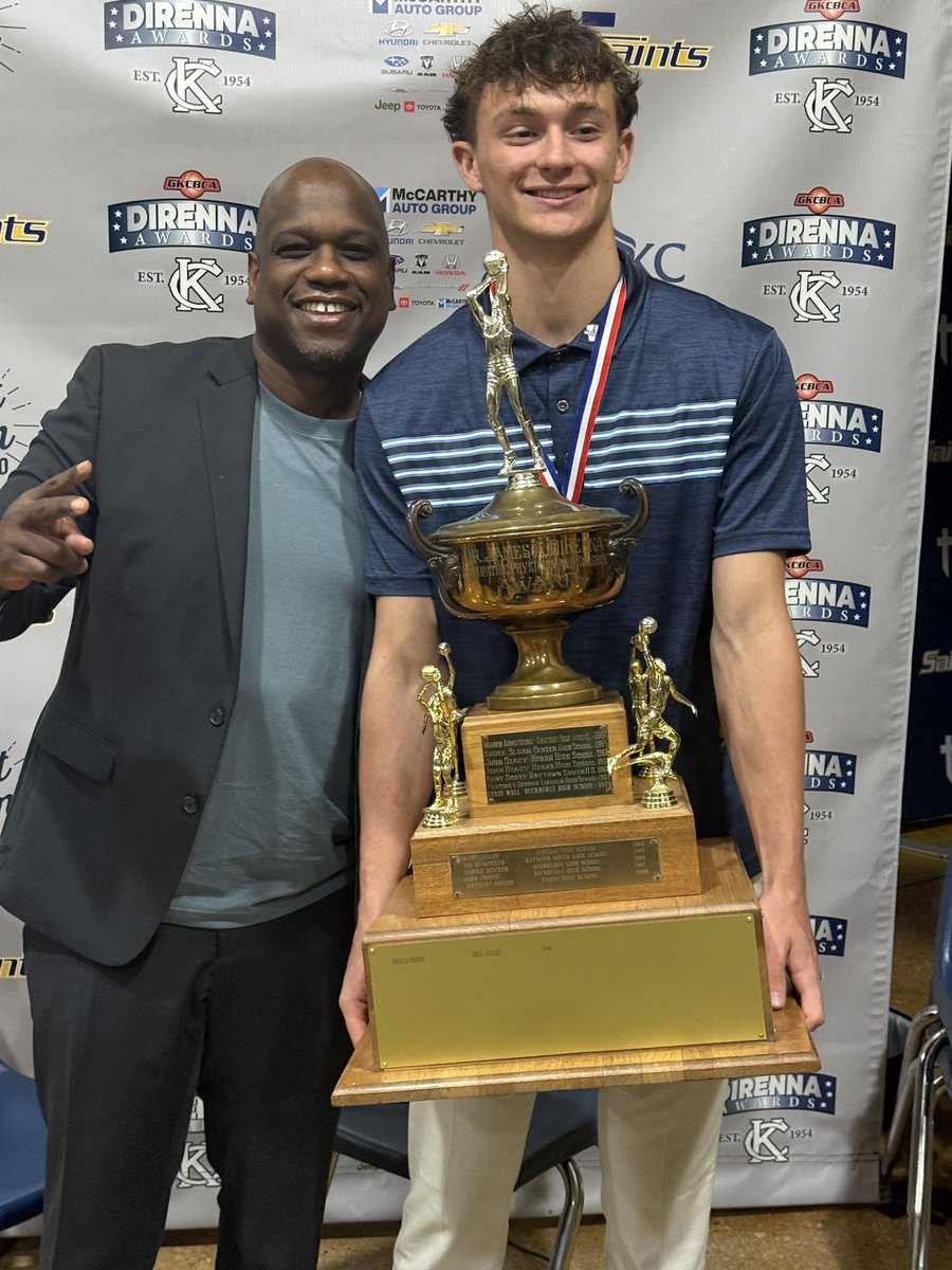 vicwilli's tweet photo. I was blessed enough to be inducted into the KC basketball HOF last night. More importantly I was able to watch  @ReeceRiedel5 and @eve_long23  win the DiRenna award, which goes to the best individual player in KC.

BEST DEVELOPMENTAL PROGRAM IN THE COUNTRY.

#VWBAcertified https://t.co/Nw9GEIpU18