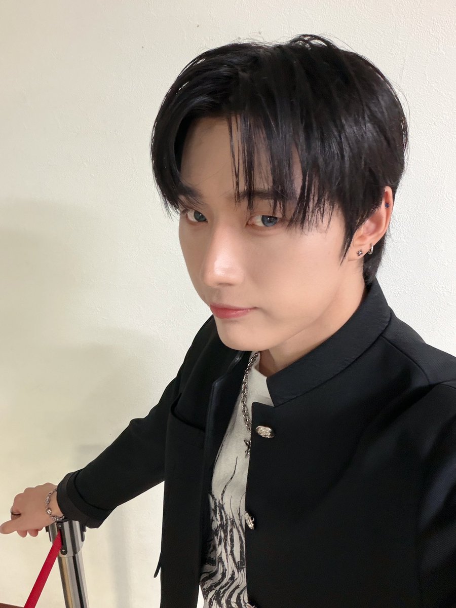 OmegaX_members's tweet photo. [#OX]

오사카 레츠고~!!!

#OMEGA_X #오메가엑스
#재한 #JAEHAN https://t.co/96soMTaXsw