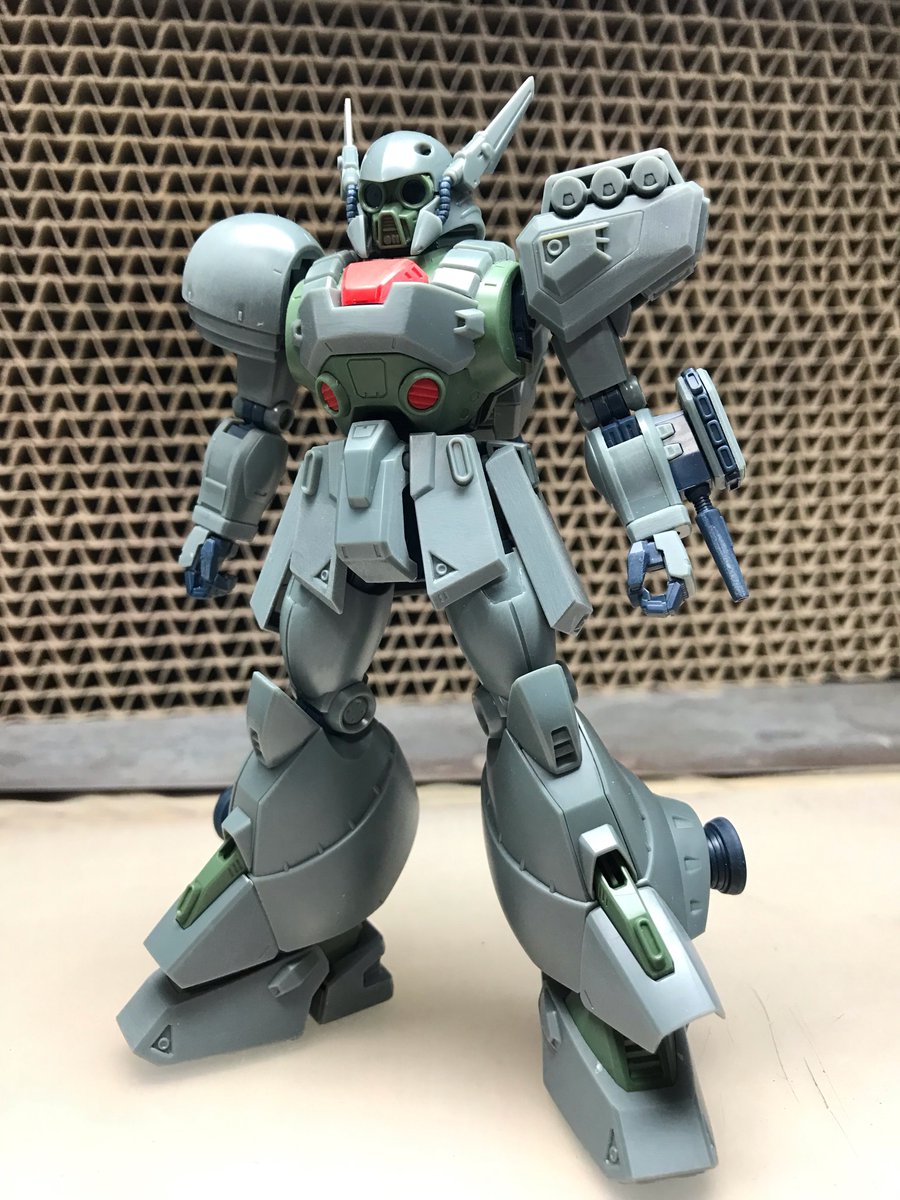 RE1/100 デナン・ゲー　組み終わった〜スゲ〜小さい！
脳が1/100と言えば大型ジェガンタイプなのでスケール感がバグる。