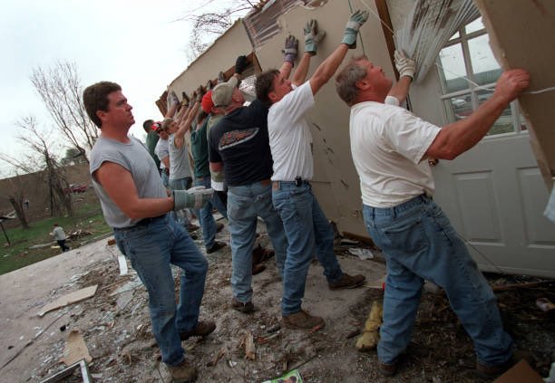 2001 Live tweet media