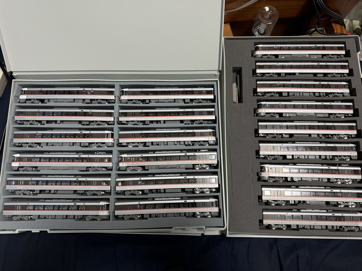 j315030's tweet photo. 運転会の荷作り中。圧巻 https://t.co/7Mi2JCTR3c