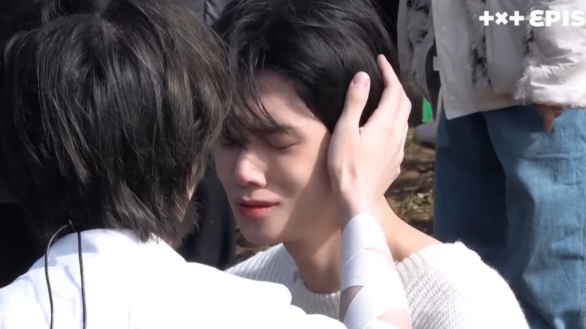 silly yeonjun tweet media