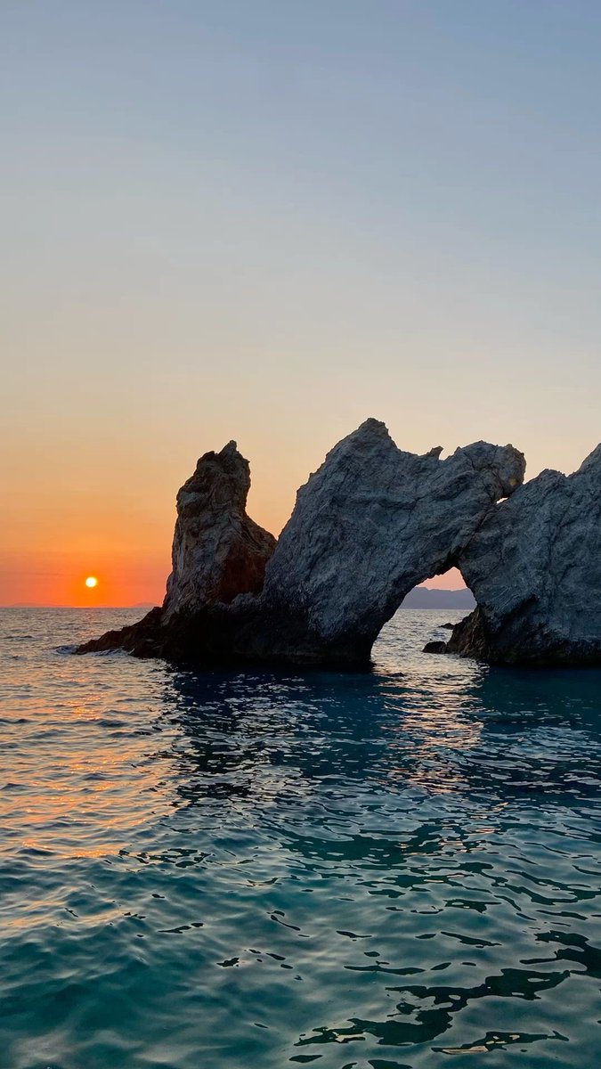 𝒞𝓁𝒶𝓈𝓈𝓎 tweet media