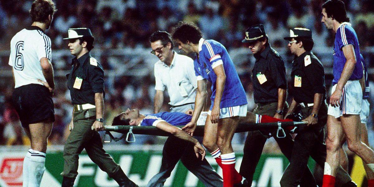 mel2pat71's tweet photo. @LesCroisetukone Espagne 1982. J’étais très jeune et c’est la première fois que j’ai pleuré devant un match de foot, celui de France - Allemagne en demi finale. Un vol. https://t.co/UIatc2BK3c