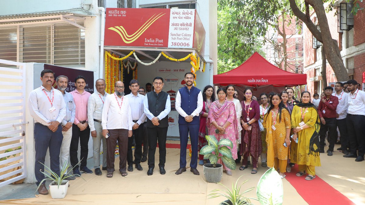 kkyadava's tweet photo. Dedicated one more #PostOffice in #Gujarat at Sanchar Colony, #Ahmedabad.
Passbooks & Policy bonds were distributed to beneficiaries of various #IndiaPost schemes including #SukanyaSamriddhiYojana, Postal Life Insurance, #MyStamp, #IPPB.
#KrishnaKumarYadav #PostmasterGeneral https://t.co/dtG4UBWRCk