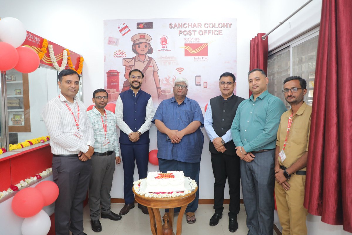 kkyadava's tweet photo. Dedicated one more #PostOffice in #Gujarat at Sanchar Colony, #Ahmedabad.
Passbooks & Policy bonds were distributed to beneficiaries of various #IndiaPost schemes including #SukanyaSamriddhiYojana, Postal Life Insurance, #MyStamp, #IPPB.
#KrishnaKumarYadav #PostmasterGeneral https://t.co/dtG4UBWRCk