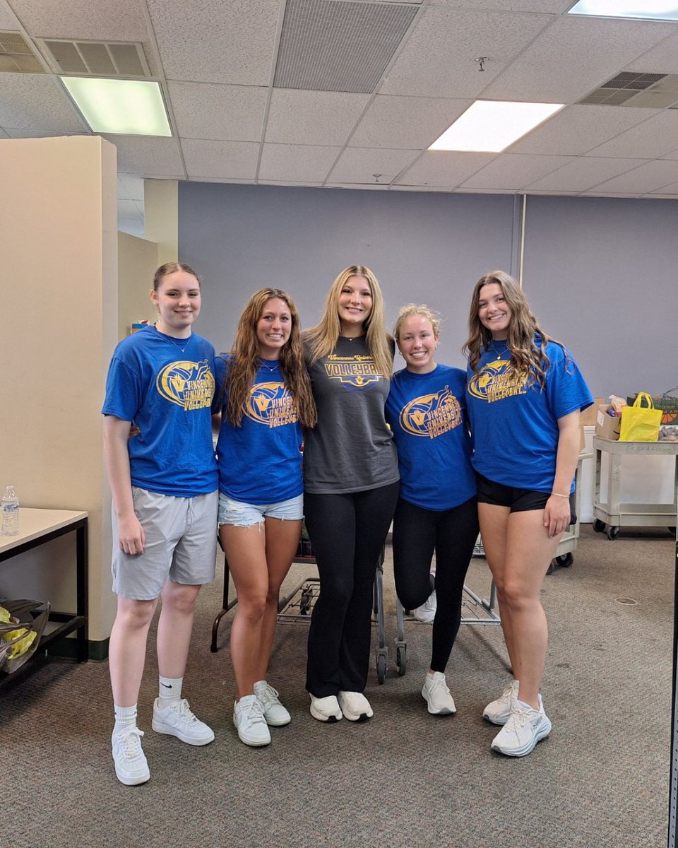 VUTrailblazers's tweet image. Serving Beyond the Court 🏐

Members of VU Volleyball spent time this week assisting with Helping His Hands food distribution, giving back to the community that supports them.

#CommunityConnection
#ServeTheBlaze 
#BlazerBuilt