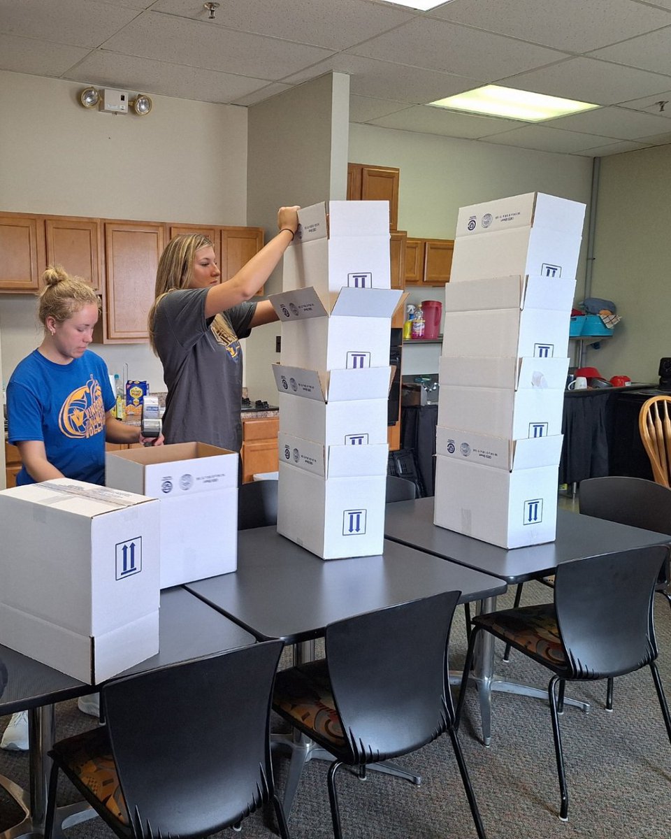 VUTrailblazers's tweet image. Serving Beyond the Court 🏐

Members of VU Volleyball spent time this week assisting with Helping His Hands food distribution, giving back to the community that supports them.

#CommunityConnection
#ServeTheBlaze 
#BlazerBuilt