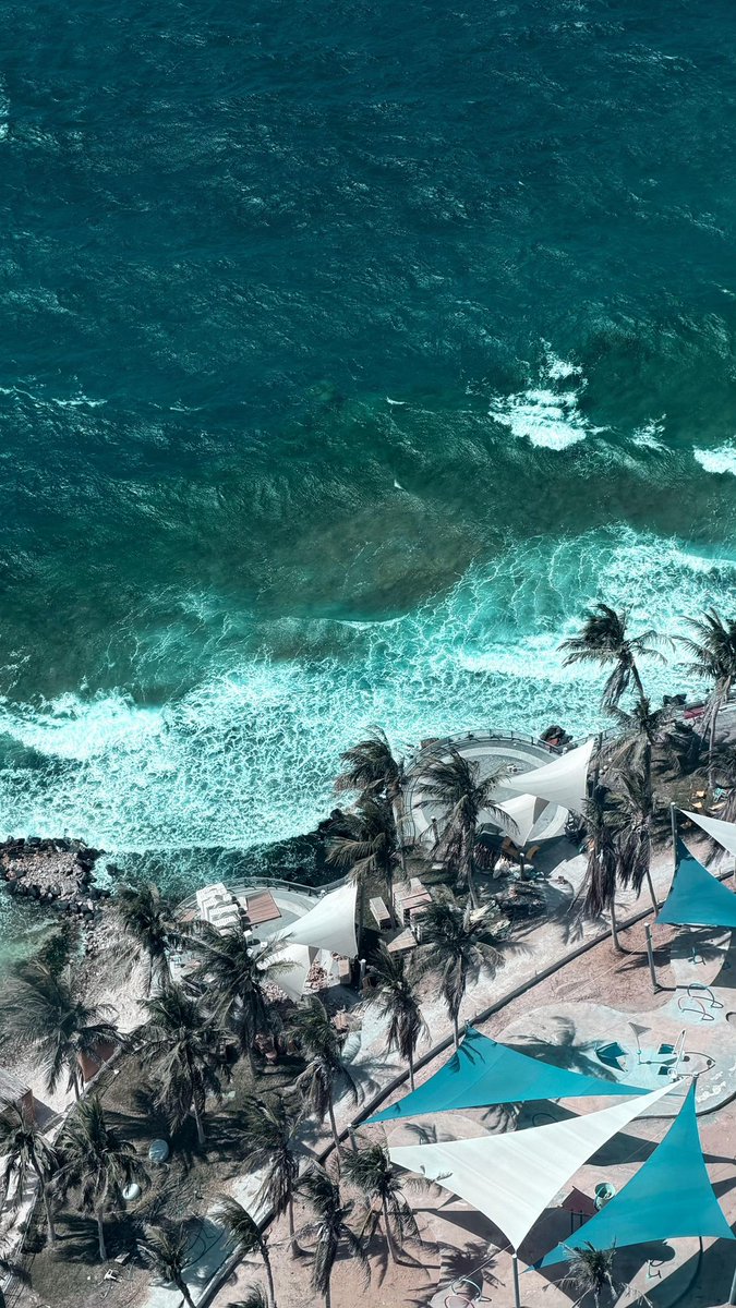 DiscoverJeddah's tweet photo. Friday by the Sea 🌊 https://t.co/1DH7w5EoGZ