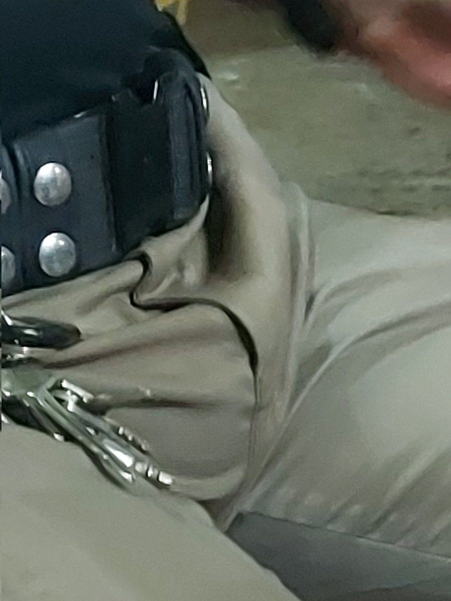 McChanai's tweet photo. @lovethaipolice https://t.co/2z589hDTF3