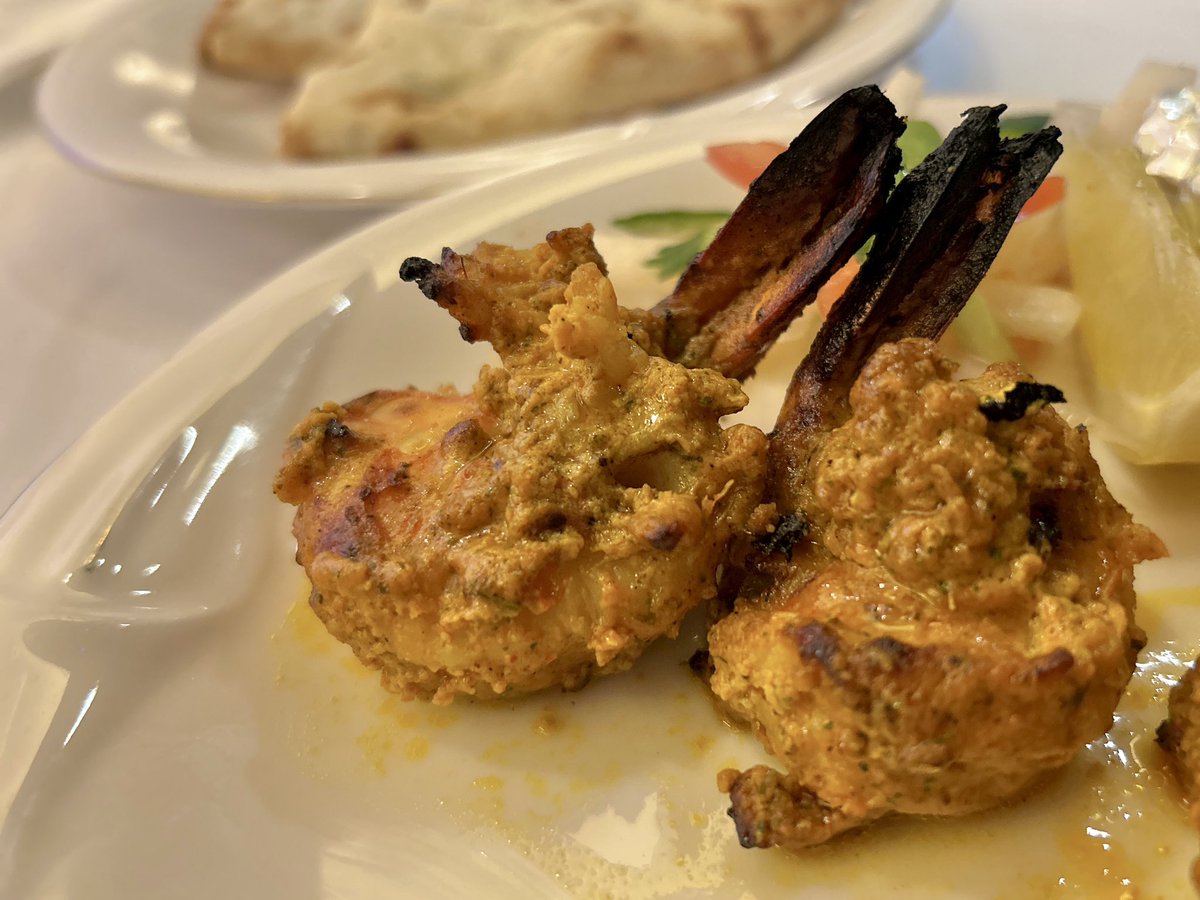 kodo_jo's tweet image. #孤独のグルメ11 #ep2
#インディアンレストラン西麻布byKENBOKKE

自家製の『ラッシー(550円)』はグラスがズンと重くて何かの原液かと思うくらいの濃度😋

『ライタ(730円)』は胡瓜やトマト入りの自家製ヨーグルト…のはずがなぜか後味が辛い🌶️