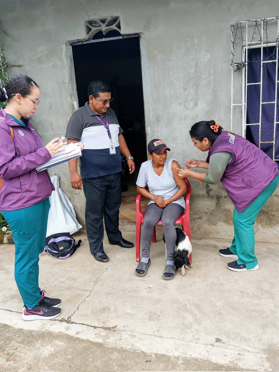DPS_LosRios's tweet image. #Ventanas | Equipos de @Salud_Ec emprenden jornada de vacunación por sectores urbanos de la ciudad, aplicando biológicos contra el tétanos y la influenza, con la consigna de reducir la incidencia de enfermedades prevenibles por vacunas. #ElNuevoEcuador