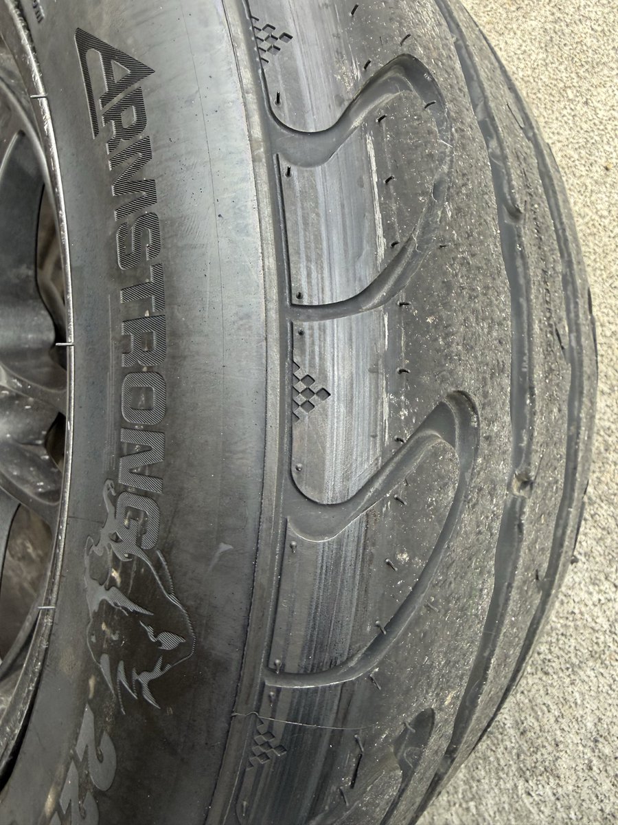 010_075_111's tweet photo. 225/50R15のARMSTRONG BLU-TRAC RACE ほぼ新品2本1.5万で欲しい人いないかな、、群馬から手渡しで。 https://t.co/1ynXj0Fbsc